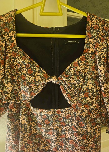 V Yaka Çiçek Desenli Midi Elbise - Görsel 2