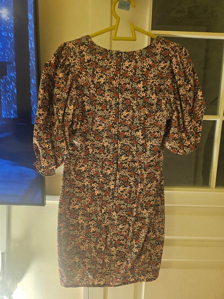 V Yaka Çiçek Desenli Midi Elbise - Görsel 4