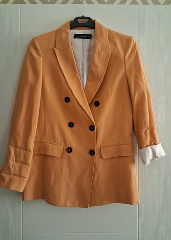Zara Sikligin Ve Rahatligin Bulustugu Hardal Blazer