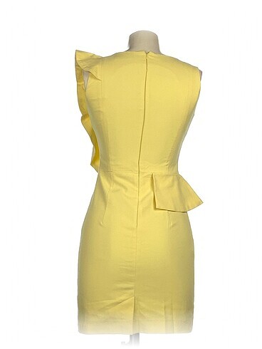 34 Beden PreLoved Kısa Elbise %70 İndirimli.