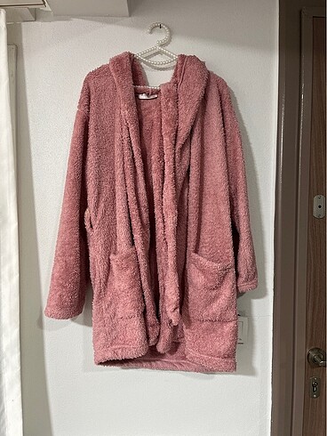 Kapüşonlu pembe peluş