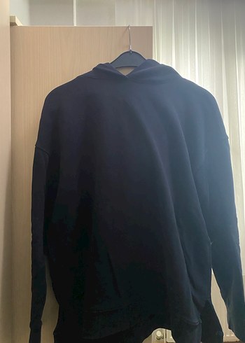 Siyah Kapüşonlu Rahat Kesim Sweatshirt