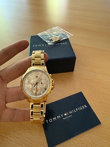 Tommy Hilfiger saat