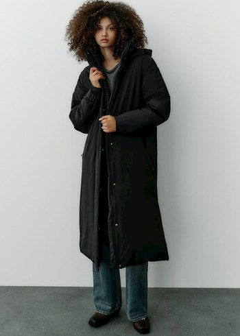 Zara Siyah Kapüşonlu Uzun Oversize Mont