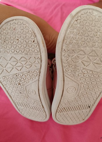 24 Beden Kız Çocuk Pembe Cırt Cırtlı Sneakers