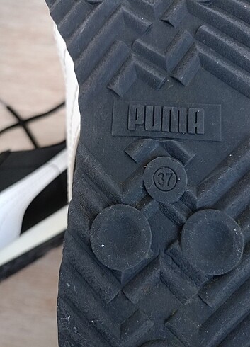 37 Beden siyah Renk Puma spor ayakkabı