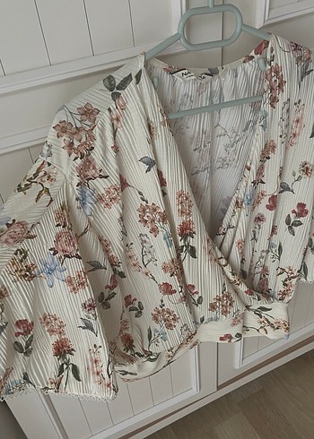 Çiçek Desenli V Yakalı Bohem Bluz - Görsel 2