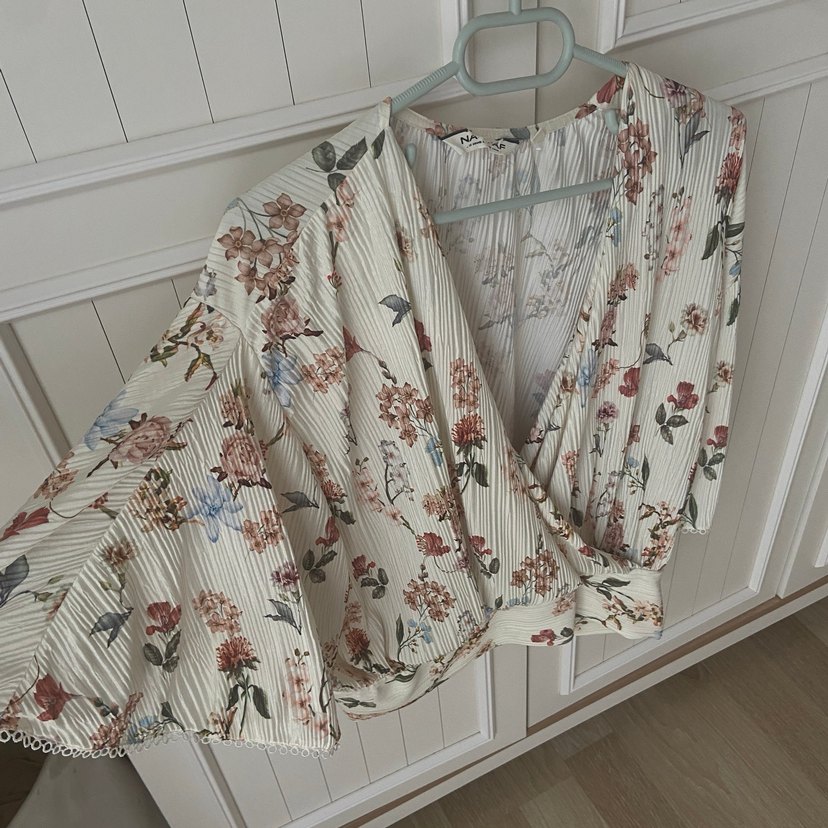 Çiçek Desenli V Yakalı Bohem Bluz - Görsel 2