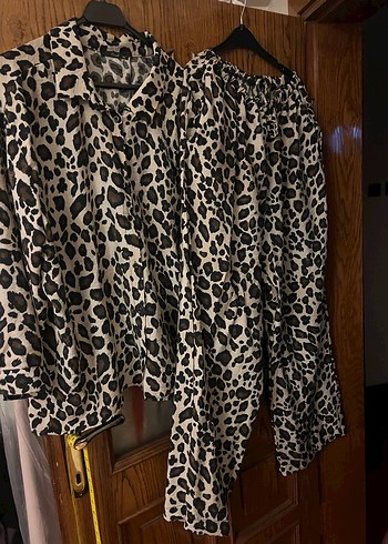 Kadın Leopar Desenli Uzun Kollu Pijama Takımı - Görsel 3