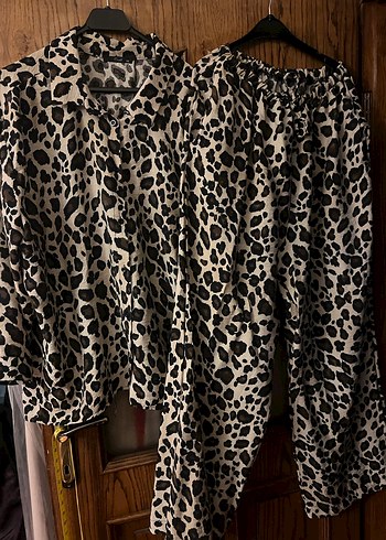 Kadın Leopar Desenli Uzun Kollu Pijama Takımı - Görsel 10