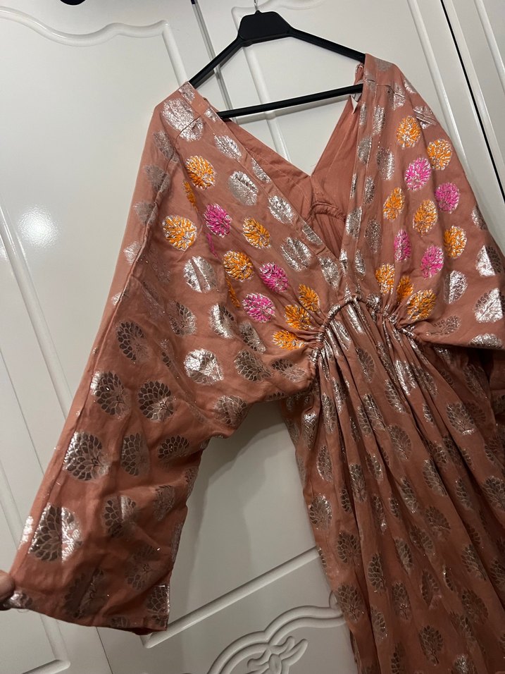 Kahverengi Nakışlı Uzun Bohem Elbise - Görsel 3