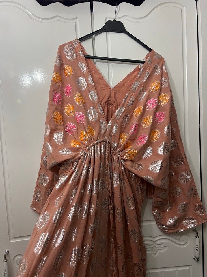 Kahverengi Nakışlı Uzun Bohem Elbise - Görsel 4