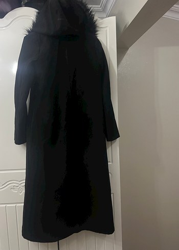 Siyah Uzun Kürklü Gotik Kadın Kaban - Görsel 2