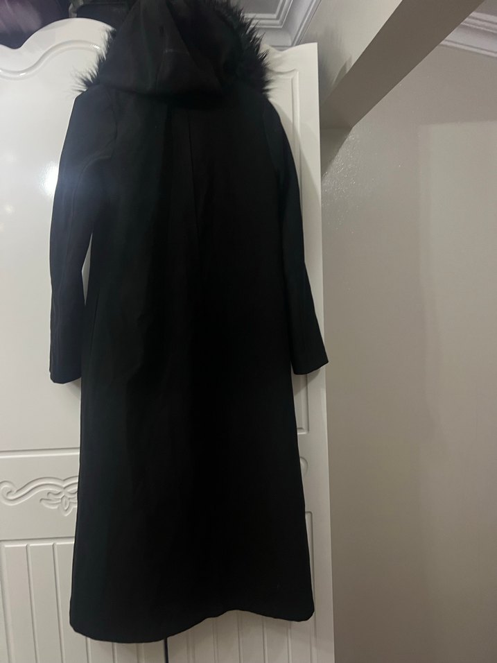 Siyah Uzun Kürklü Gotik Kadın Kaban - Görsel 2