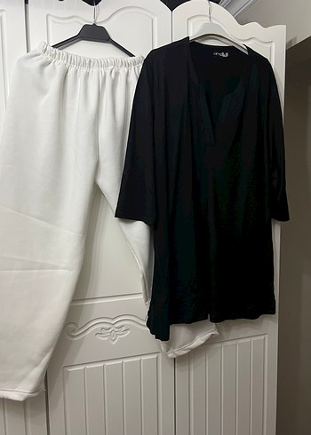 Uzun tunik ve Beyaz Pantolon - Görsel 5