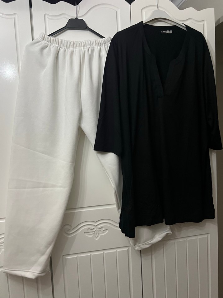 Uzun tunik ve Beyaz Pantolon - Görsel 4