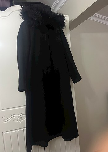 Kürk Detaylı Siyah Uzun Goth Kadın Kabanı - Görsel 2