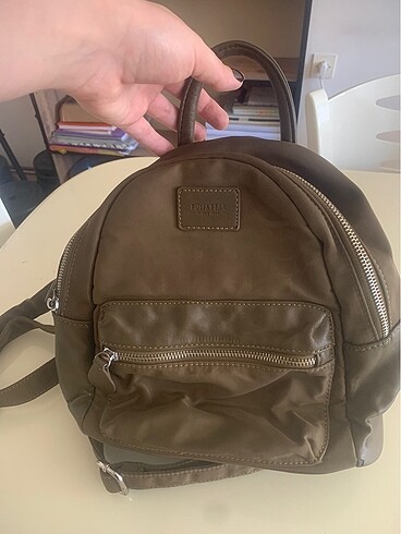 Pull and Bear Sırt Çantası