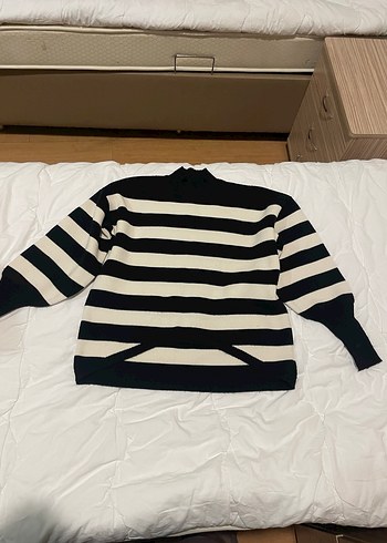 Uzun Kollu Siyah Beyaz Çizgili Kadın Kazak - Görsel 2