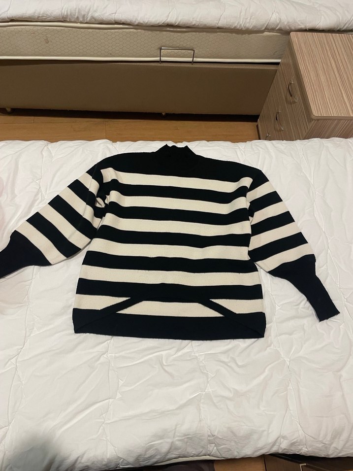 Uzun Kollu Siyah Beyaz Çizgili Kadın Kazak - Görsel 2