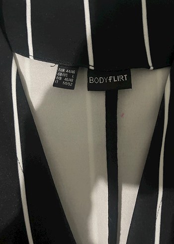 Düğmeli Siyah Çizgili Kadın Blazer - Görsel 2