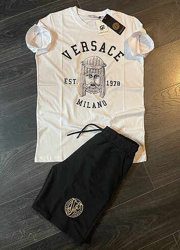 s Beden Versace T-shirt 