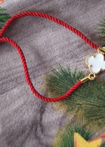 Renkli Zincir Detaylı Beyaz Yonca Kadın Bileklik - Görsel 3