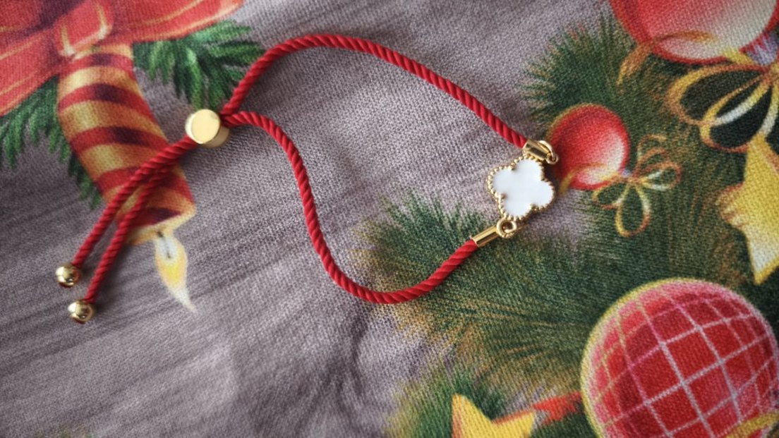 Renkli Zincir Detaylı Beyaz Yonca Kadın Bileklik - Görsel 3