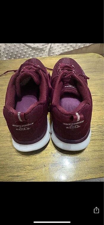 37 Beden Skechers spor ayakkabı