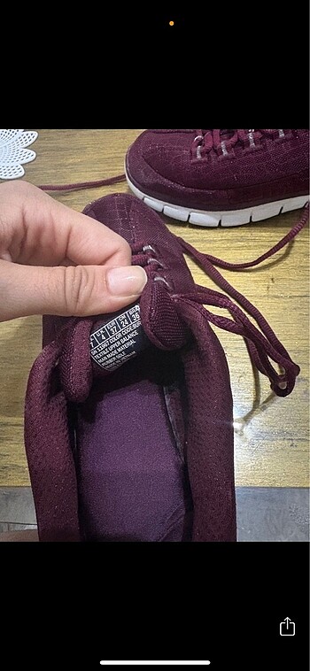 37 Beden bordo Renk Skechers spor ayakkabı