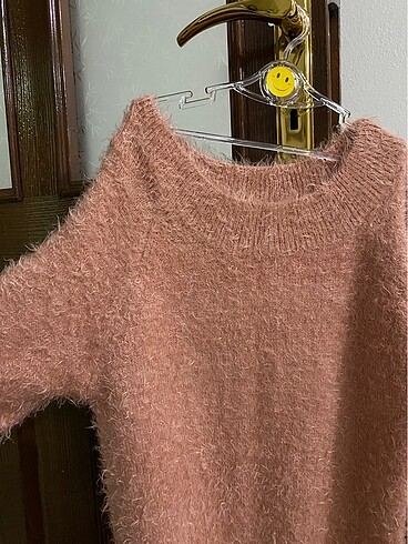 Pembe tüylü kazak