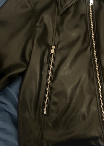 ZARA 
Siyah Deri Kadın Ceket Fermuarlı - Görsel 3