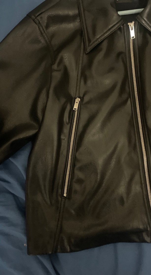 ZARA 
Siyah Deri Kadın Ceket Fermuarlı - Görsel 3