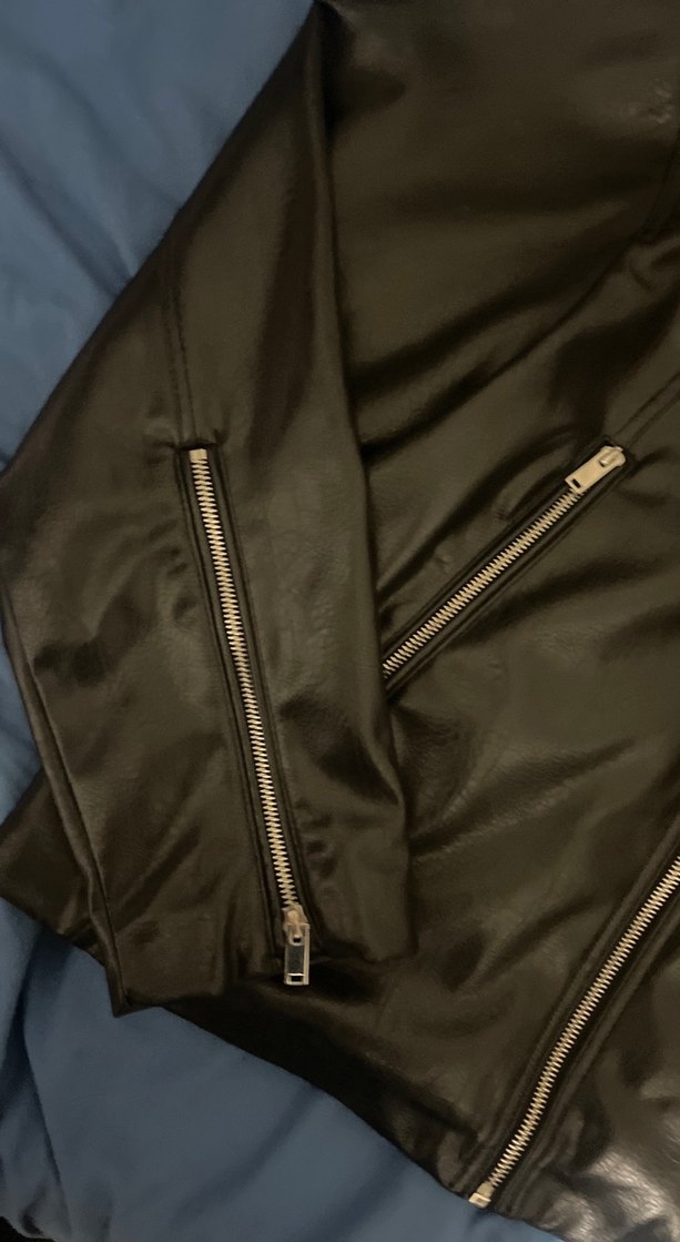 ZARA 
Siyah Deri Kadın Ceket Fermuarlı - Görsel 4