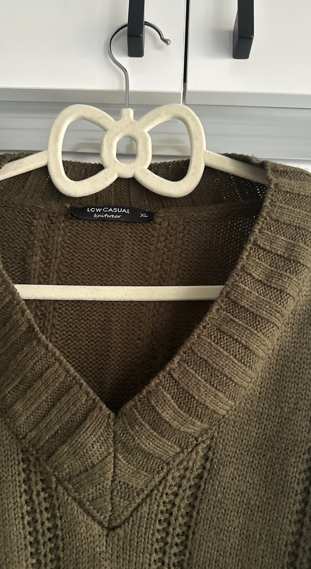 Haki V Yaka Triko Midi Kazak - Görsel 3