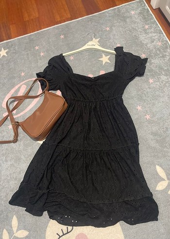 Nakış İşlemeli Siyah Mini Elbise