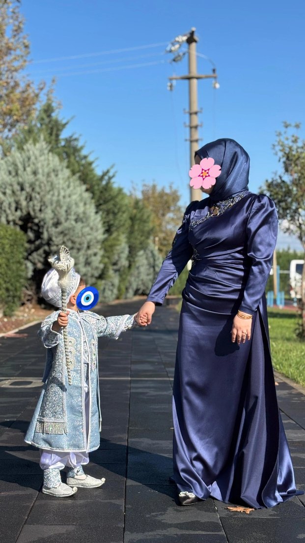 Uzun Kol Drapeli Koyu Mavi Sade Nişan Elbisesi - Görsel 2