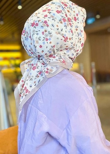 Beyaz Pastel Desenli Bohem Kadın Fular