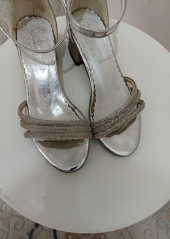 Metal Tokalı gümüş Topuklu Ayakkabı - Görsel 2