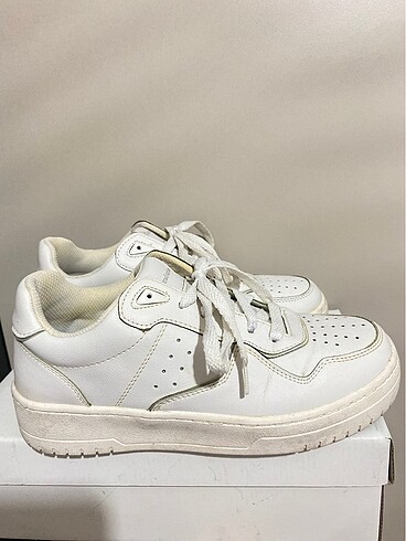 Beyaz Sneaker ayakkabı