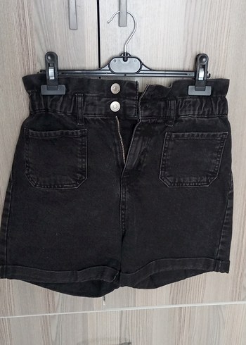 Siyah Kemerli Bol Kesim Mini Denim Şort