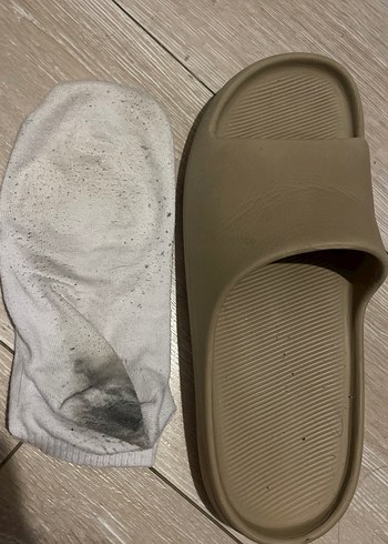 Bej Kadın Dolgu Topuk Terlik - Çorap