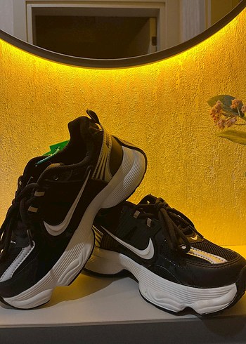 Siyah Bağcıklı Kadın Spor Ayakkabı - Görsel 3