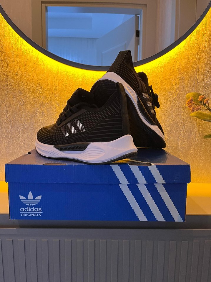 Renkli Desenli Siyah Adidas Erkek Spor Ayakkabı - Görsel 3