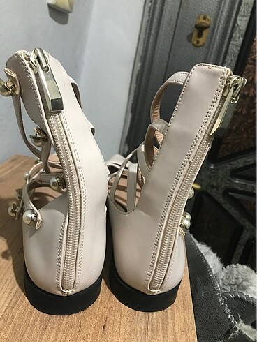 Zara inci detaylı kadın sandalet - Görsel 5
