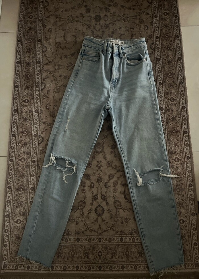 stradivarius 34 beden yırtlıklı jean - Görsel 2