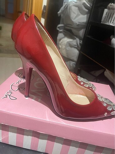 Stiletto iyi durumda daha önce kullanıldı