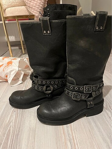BERSHKA ÇİZME