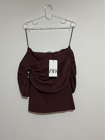 Zara omzu açık kahverengi bluz M beden