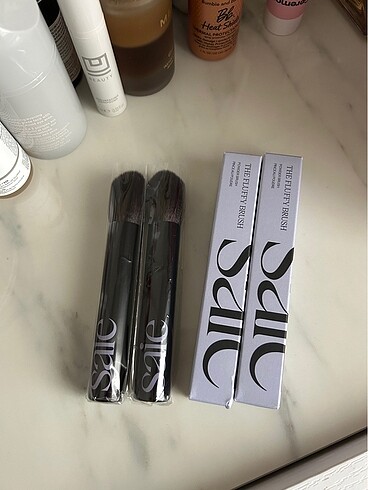 Sephora Saie the fluffy pinpoint setting brush